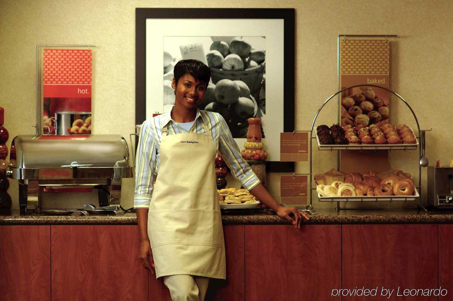 Hampton Inn Milan Restoran fotoğraf